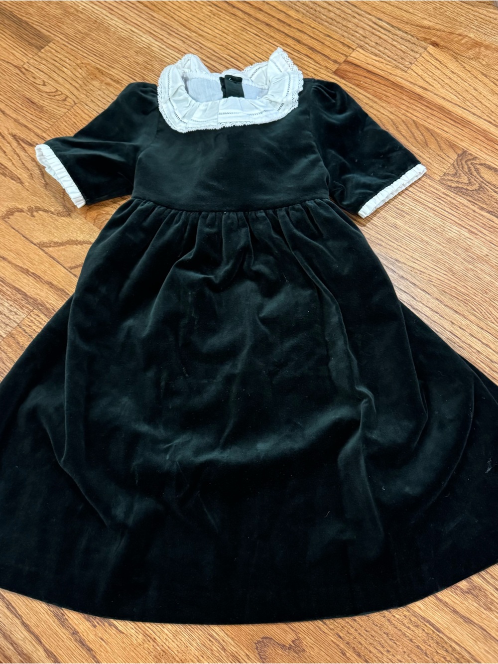 Edgehill Collection Emerald Velvet Dress with White Lace Girls 4t